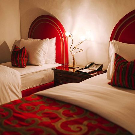 Hotel De La Cigogne Женева Стая снимка A room at the hotel